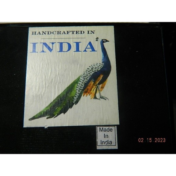 Marbled Box Handcrafted in India 4.75"X4.75"X3" Felt Lining - Picture 6 of 6